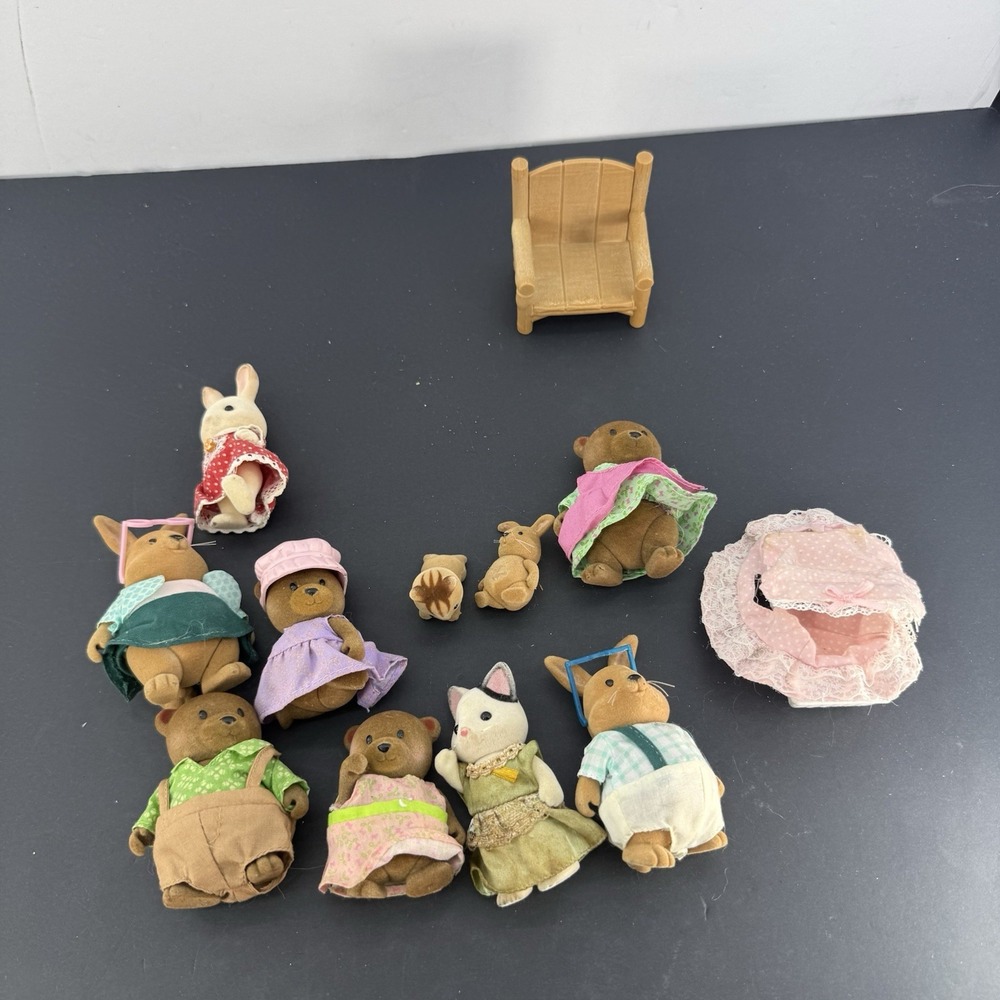 Calico Critters Sylvanian Families Li'l Woodzeez Vintage Mixed Figure Lot 11
